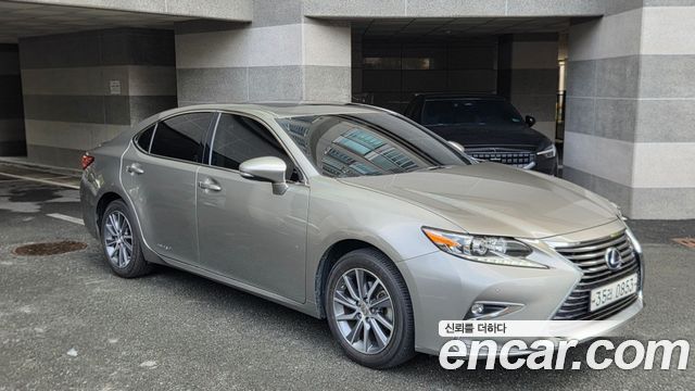 Lexus ES300h Supreme XV60 2016 — фото 2