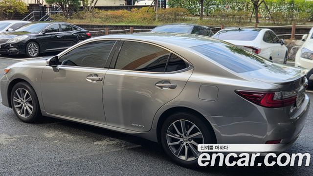 Lexus ES300h Supreme XV60 2016 — фото 4