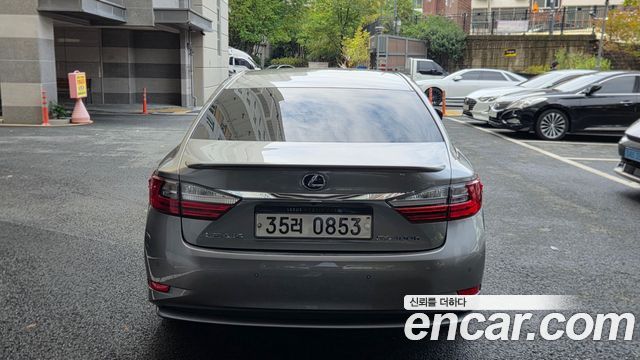 Lexus ES300h Supreme XV60 2016 — фото 6