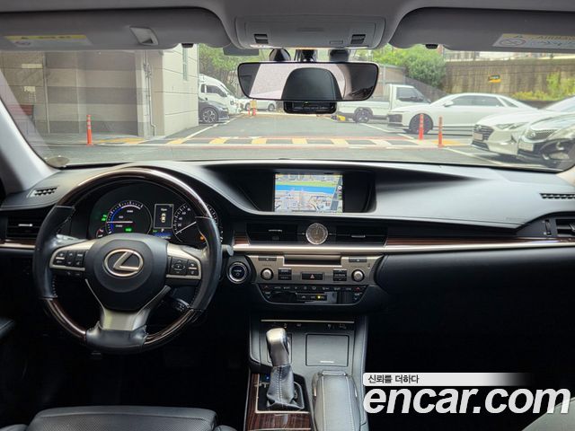 Lexus ES300h Supreme XV60 2016 — фото 15