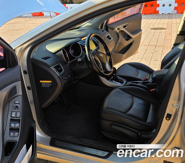 Hyundai Avante 1.6 GDi Modern Standard 2015 — фото 4