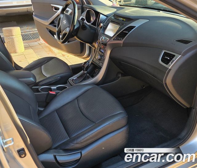 Hyundai Avante 1.6 GDi Modern Standard 2015 — фото 11