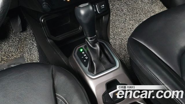 Jeep Renegade 2.4 Limited 2021 — фото 9