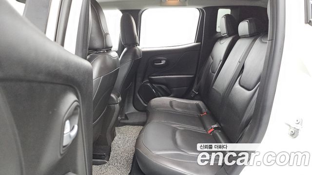 Jeep Renegade 2.4 Limited 2021 — фото 11