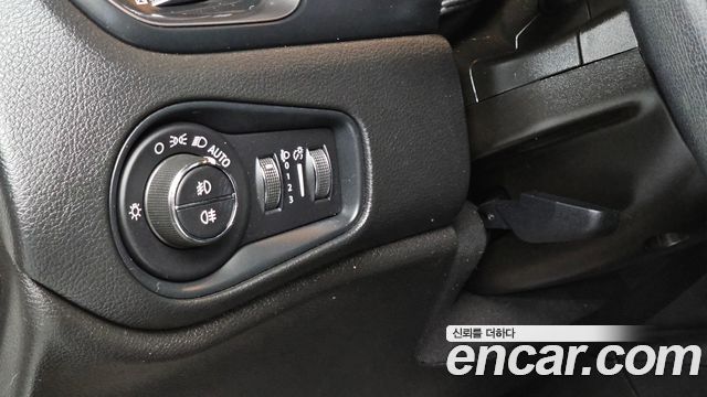Jeep Renegade 2.4 Limited 2021 — фото 13