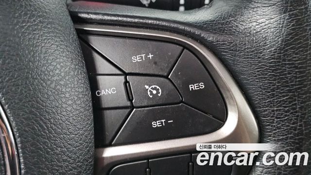 Jeep Renegade 2.4 Limited 2021 — фото 17