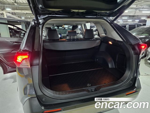 Toyota RAV4 (V) 2.5 4WD Hybrid 2019 — фото 23