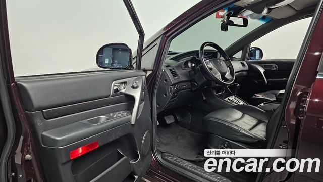 KG Mobility (SsangYong) Korando Turismo 4WD Outdoor Edition 9-seater 2017 — фото 10