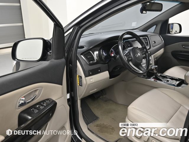 Kia Carnival 9-Seater Prstige 2020 — фото 15