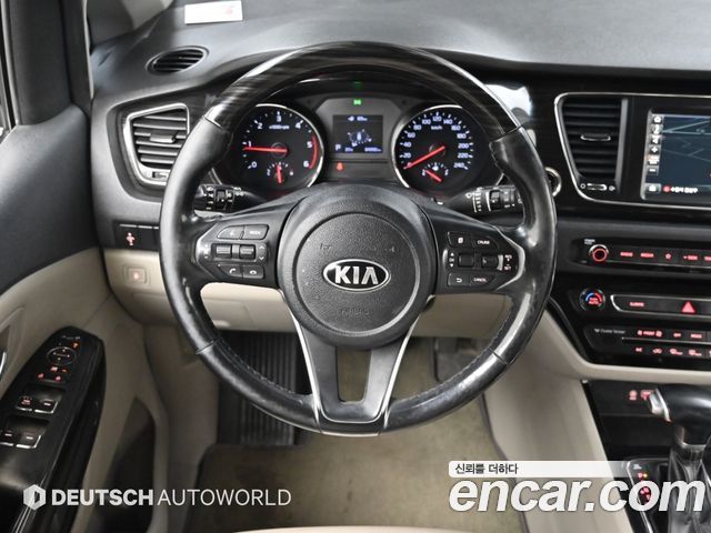 Kia Carnival 9-Seater Prstige 2020 — фото 17