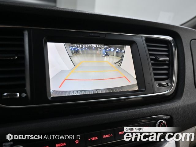 Kia Carnival 9-Seater Prstige 2020 — фото 19