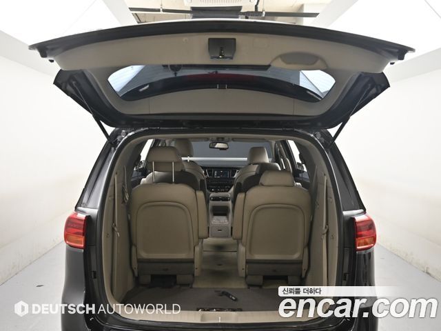 Kia Carnival 9-Seater Prstige 2020 — фото 23