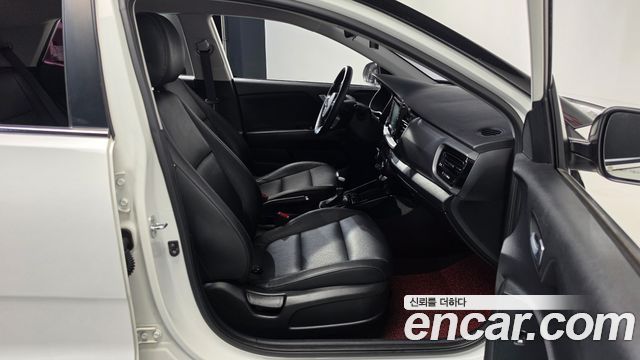 Kia Stonic 1.4 Prestige 2018 — фото 26