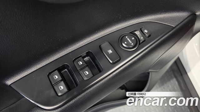 Kia Stonic 1.4 Prestige 2018 — фото 29