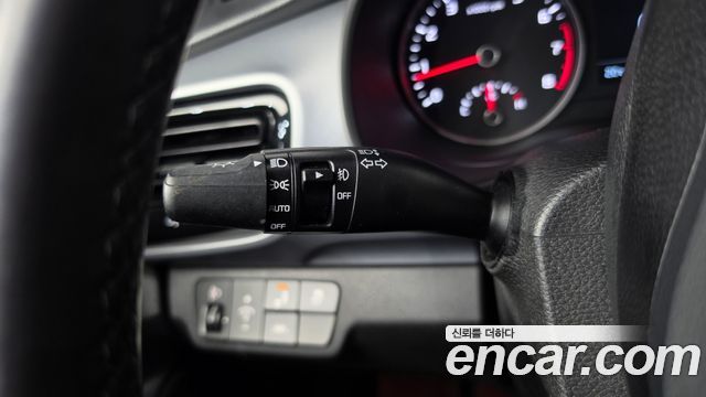 Kia Stonic 1.4 Prestige 2018 — фото 30