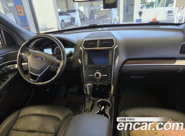Ford Explorer 2.3 Limited 4WD 5th 2019 — фото 3