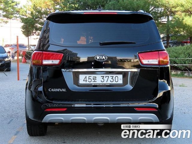 Kia Carnival 9-seater Prestige 2016 — фото 3