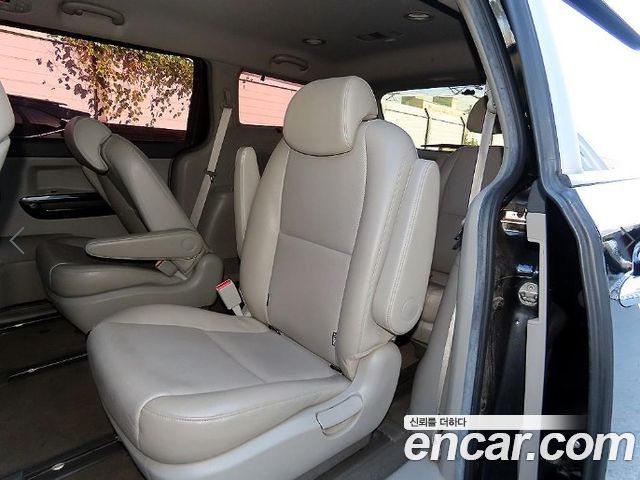 Kia Carnival 9-seater Prestige 2016 — фото 6