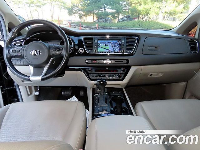 Kia Carnival 9-seater Prestige 2016 — фото 7