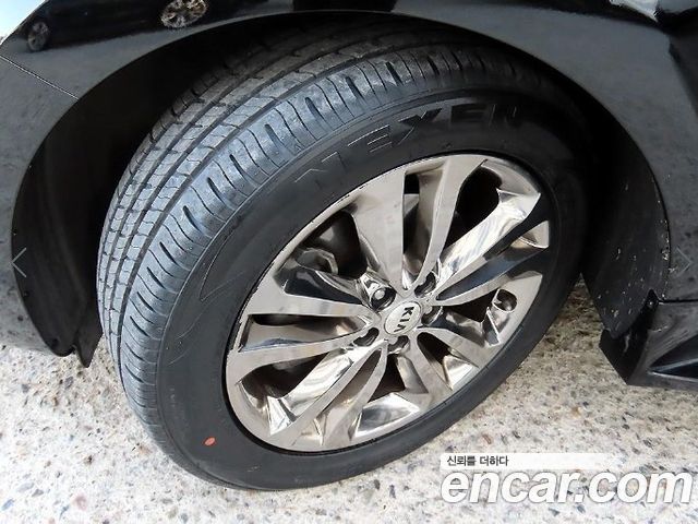 Kia Carnival 9-seater Prestige 2016 — фото 23