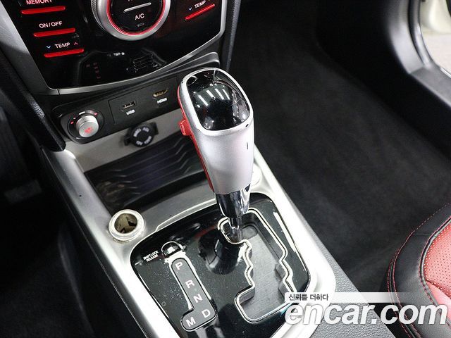 KG Mobility (SsangYong) Tivoli LX 2WD HI-DLX 2015 — фото 9