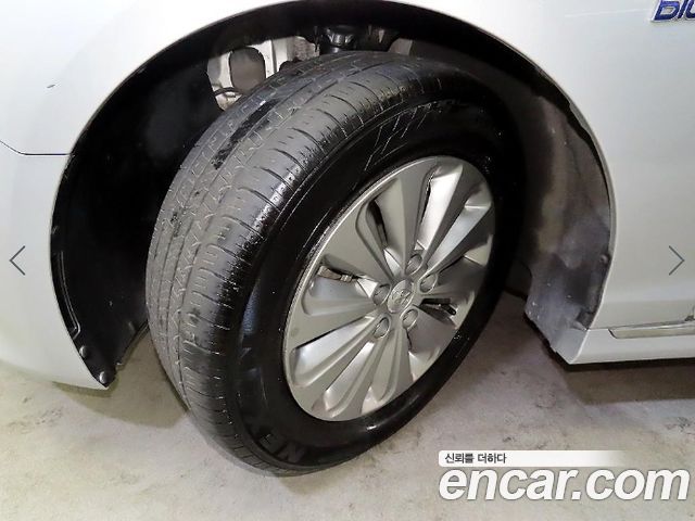 Hyundai Sonata Hybrid (LF) 2.0 HEV Modern 2015 — фото 23