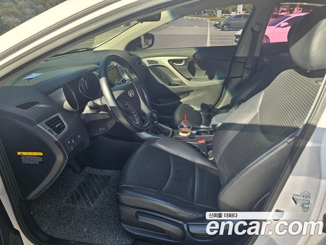 Hyundai Avante 1.6 GDi Smart Standard 2015 — фото 15