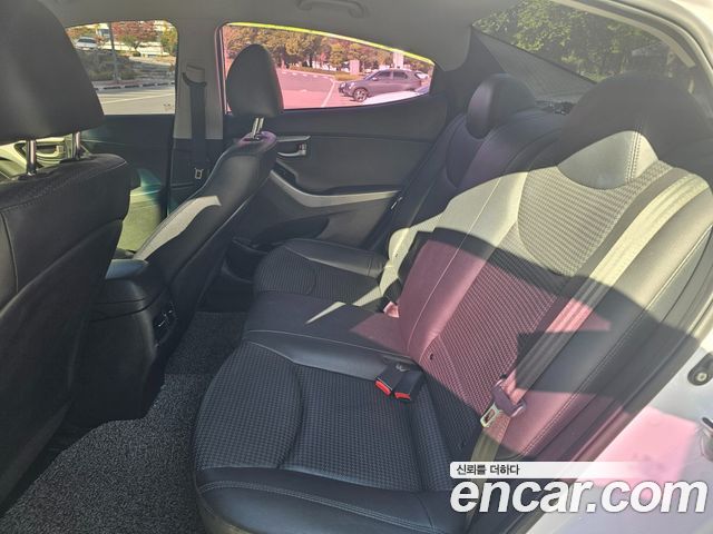 Hyundai Avante 1.6 GDi Smart Standard 2015 — фото 16