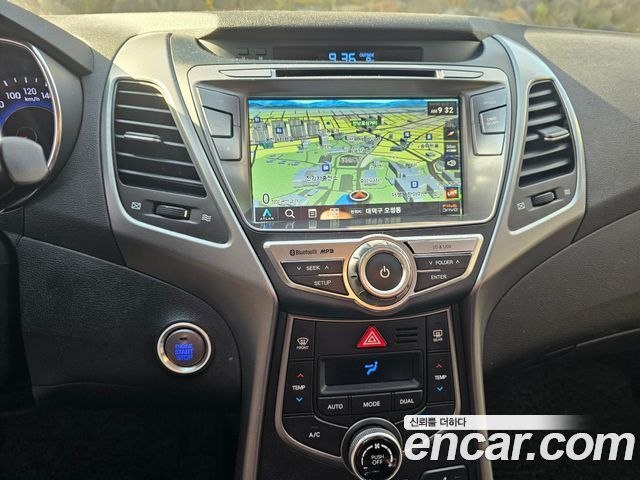 Hyundai Avante 1.6 GDi Smart Standard 2015 — фото 18