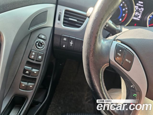 Hyundai Avante 1.6 GDi Smart Standard 2015 — фото 20