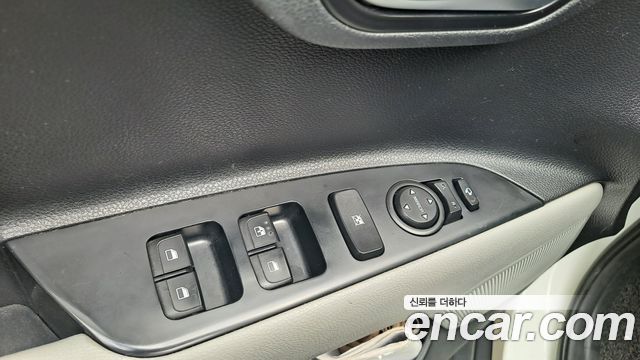 Kia Stonic Diesel 1.6 Prestige 2018 — фото 10