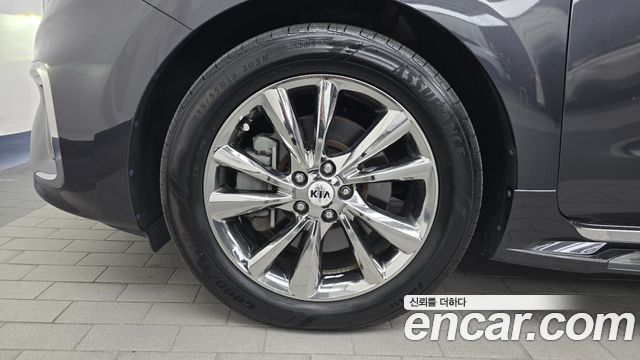 Kia Carnival 9-Seater Noblesse Special 2020 — фото 5