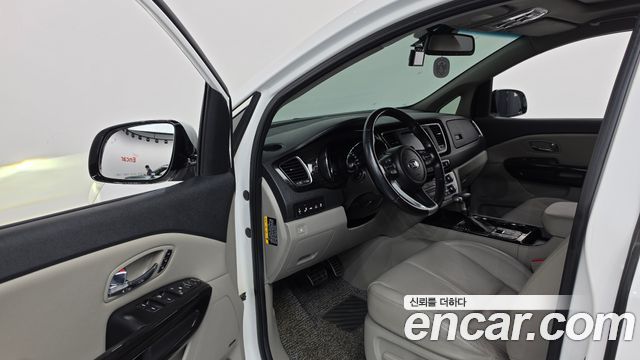 Kia Carnival 7-Seater Limousine President 2020 — фото 10