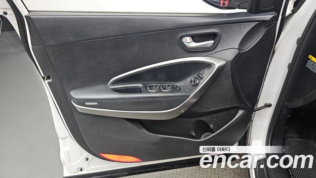 Hyundai Santa Fe (DM) Diesel(e-VGT) 2.0 2WD Morden 2015 — фото 24