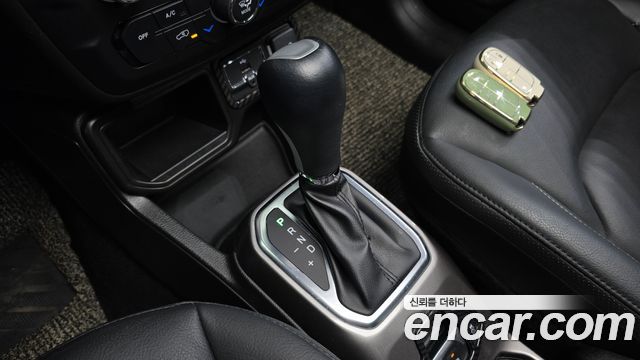 Jeep Renegade 2.4 Limited 2021 — фото 9