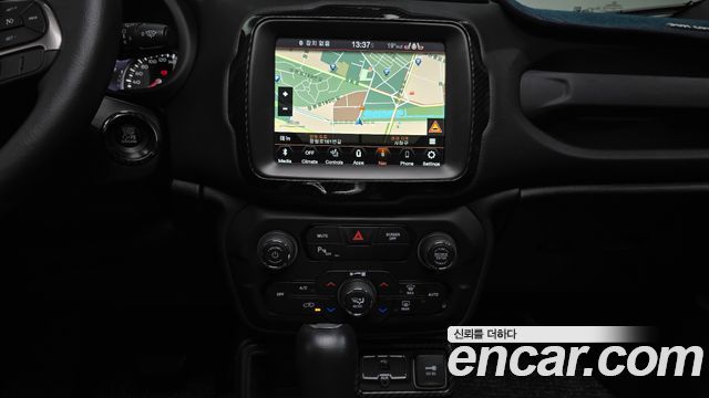 Jeep Renegade 2.4 Limited 2021 — фото 14