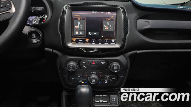 Jeep Renegade 2.4 Limited 2021 — фото 16