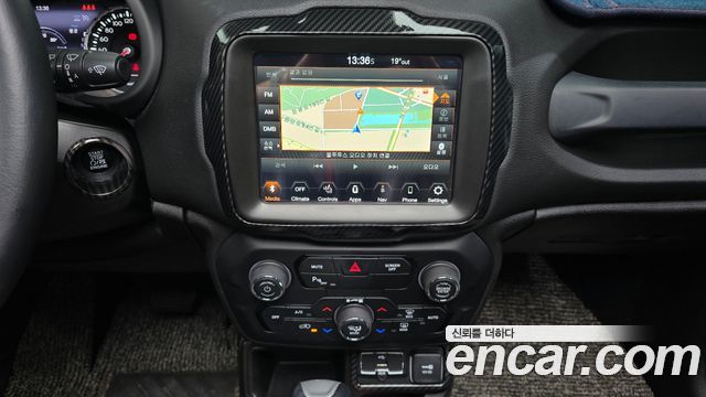 Jeep Renegade 2.4 Limited 2021 — фото 17