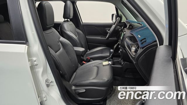 Jeep Renegade 2.4 Limited 2021 — фото 26