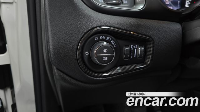 Jeep Renegade 2.4 Limited 2021 — фото 30