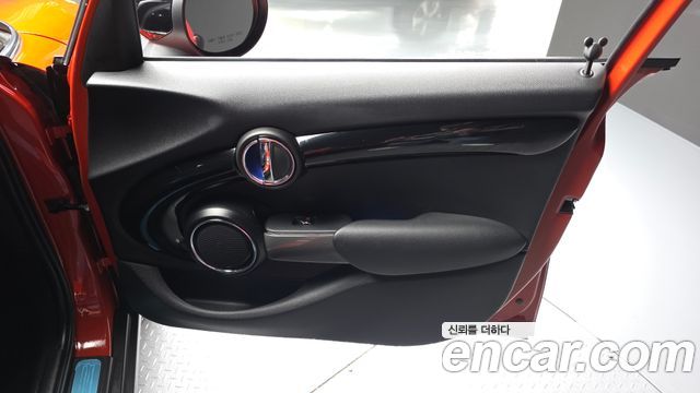 MINI Cooper S 5Door HIGH 3rd 2021 — фото 24