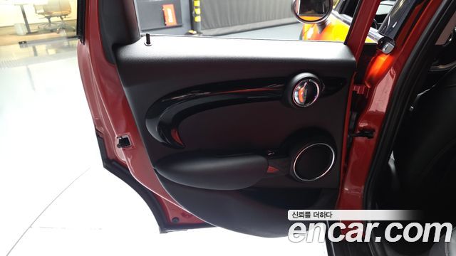 MINI Cooper S 5Door HIGH 3rd 2021 — фото 25