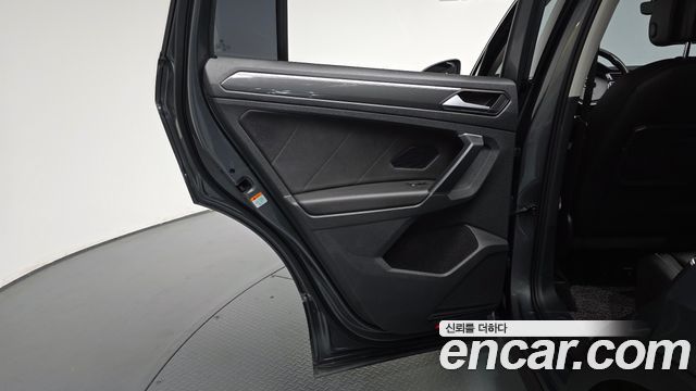 Volkswagen Tiguan (II) 2.0 TDI Prestige 2020 — фото 25