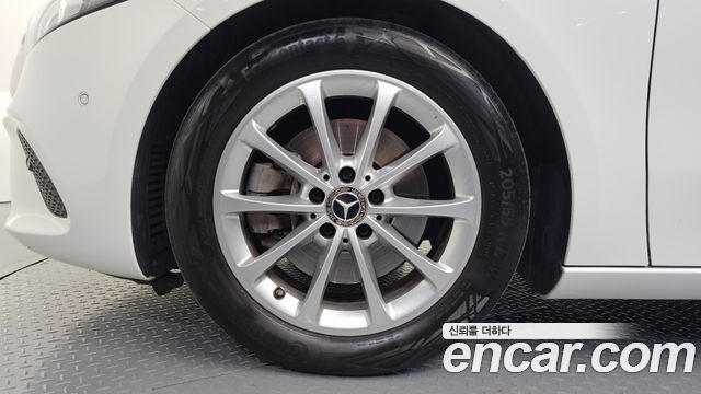 Mercedes-Benz A-Class (W177) A220 Sedan 2020 — фото 5