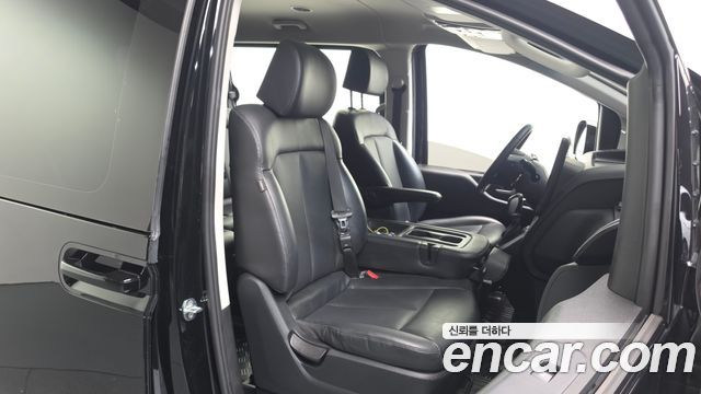 Hyundai Staria Tourer 9-Seater Modern 2023 — фото 12