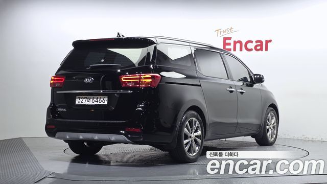 Kia Carnival 9-Seater Prstige 2020 — фото 2