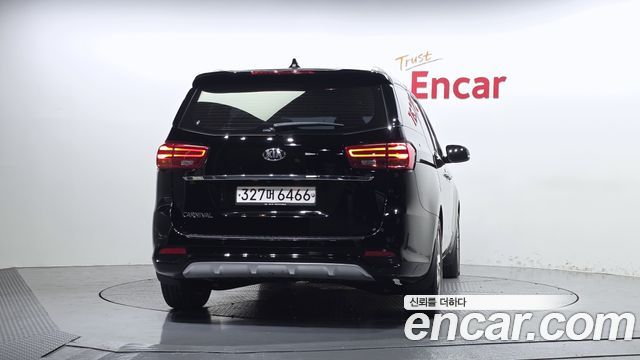 Kia Carnival 9-Seater Prstige 2020 — фото 4