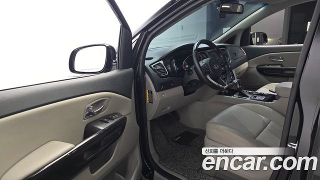 Kia Carnival 9-Seater Prstige 2020 — фото 10
