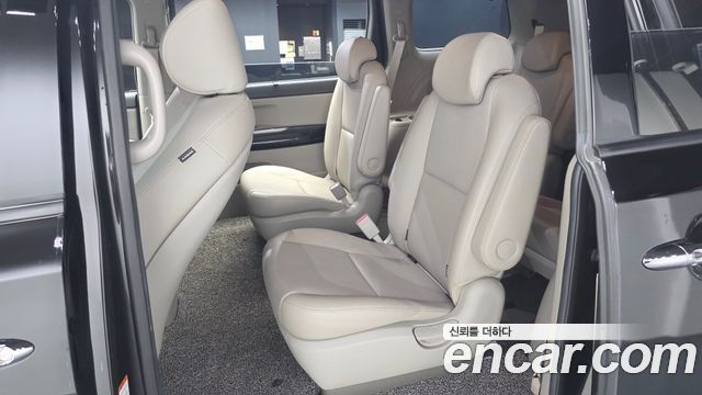 Kia Carnival 9-Seater Prstige 2020 — фото 15