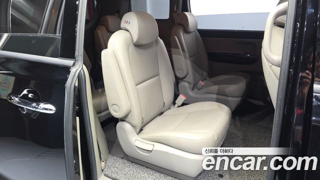 Kia Carnival 9-Seater Prstige 2020 — фото 16